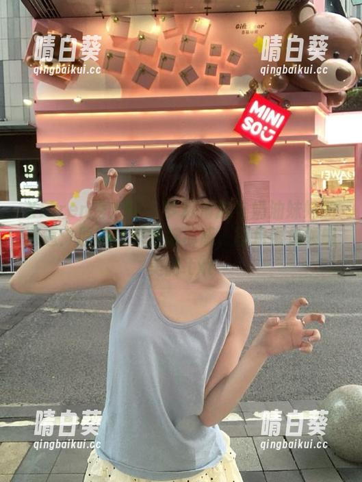 Xiuren秀人网 - 梦幻海边与奶油妹妹的邂逅：原图还原细腻质感，图包带你领略美丽.txt