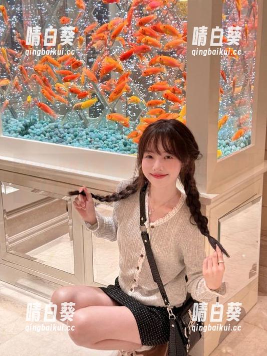 Xiuren秀人网 - 徐微微mia独特连衣裙写真图包：视觉盛宴与时尚启发.txt