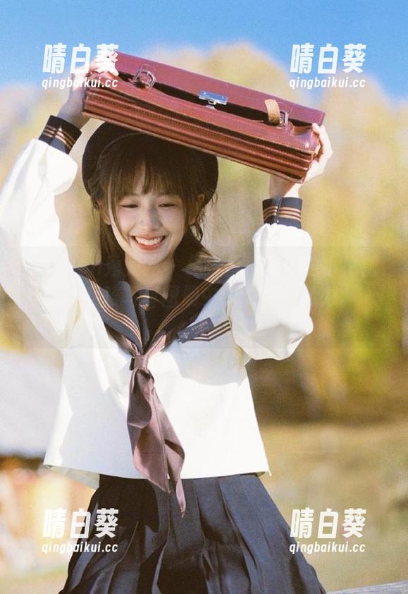 Xiuren秀人网 - 杨晨晨Yome的小秘密：探索女孩写真图册中的甜美与活力。.txt