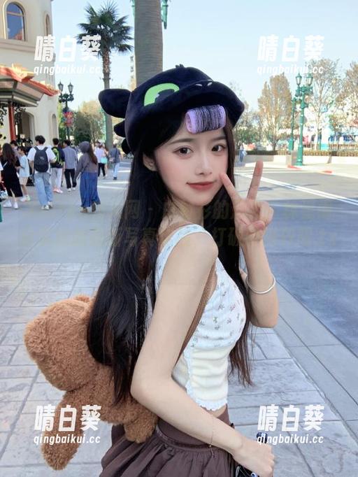 Xiuren秀人网 - 白衬衫的魅力：林星阑分享她的最新写真作品，打破时尚界限.txt