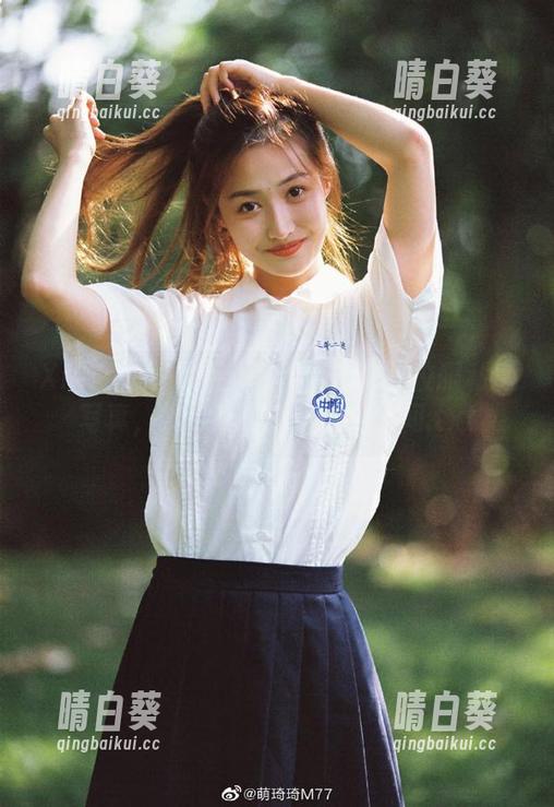 Xiuren秀人网 - 专属甜白酱的校服私房写真，捕捉每一个纯真的瞬间.txt