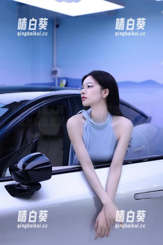Xiuren秀人网 - 走进绯月樱的私房世界，黑丝蕾丝丝足掀起的美图强烈视觉冲击.txt