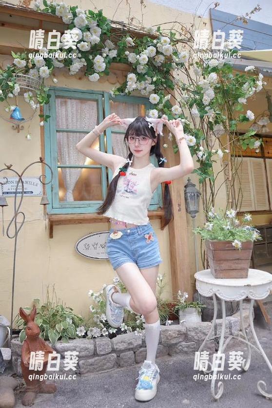 Xiuren秀人网 - 菲菲吃不胖婚纱风情：最新写真合集捕捉每一个动人时刻.txt