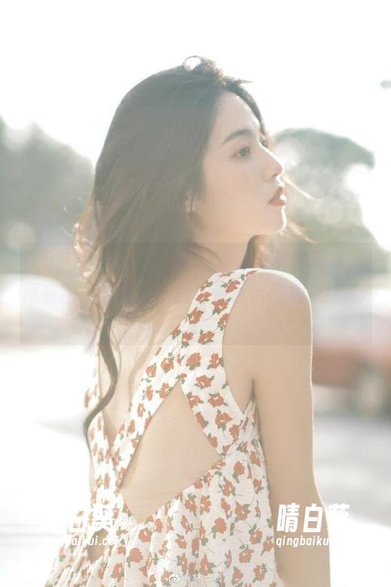 Xiuren秀人网 - 陈柒柒泳池全套写真，尽在指尖，速来下载与清凉亲密接触！.txt
