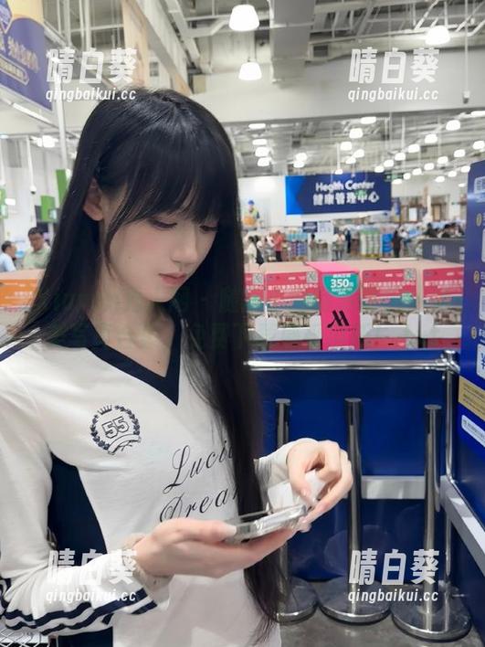 Xiuren秀人网 - 随鹿小茜畅游夏天：绝美写真合集，免费下载感受清新！.txt