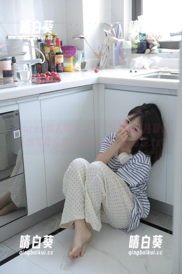 Xiuren秀人网 - 麻布学妹独特风格粉色私房写真合集，仿佛置身梦幻仙境.txt