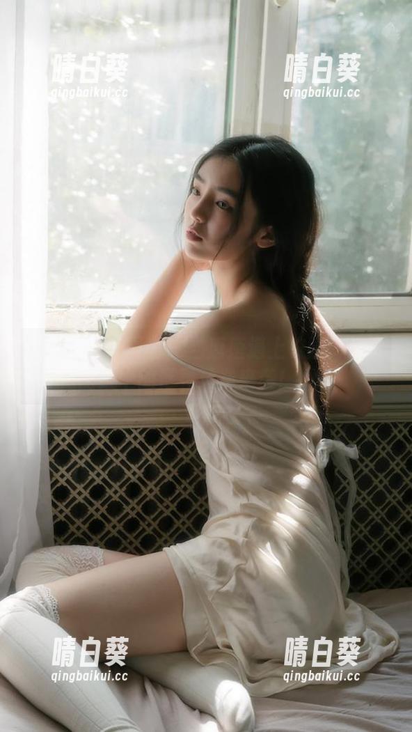 YITUYU艺图语 - 当唐唐遇上校园：写真壁纸中的青春风暴来袭！.txt