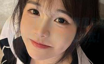 在Yebin(전예빈)的海边，原图与壁纸完美结合，快来解锁你的自恋模式！.txt
