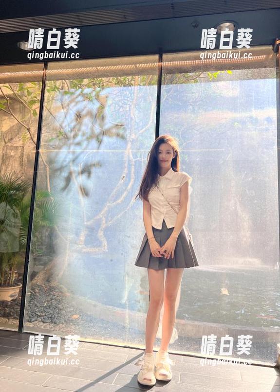 YouMi尤蜜荟 - 欣赏小海臀Rena美腿美图，独家图包资源带你领略完美曲线之美.txt