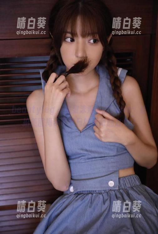 beautyleg - 清澈泳池中的Celia：私拍美图揭示了夏日的无限魅力.txt