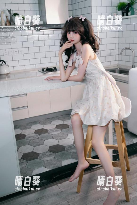beautyleg - 小玲美脚图包大更新，感受她的腿部之美吧！.txt