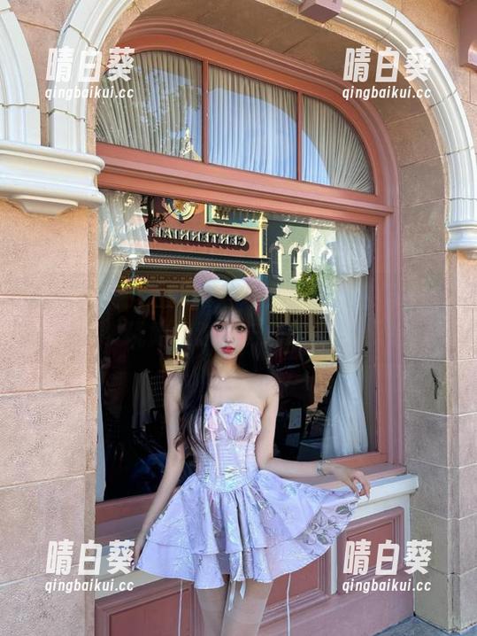 pans - 丁丁制服全集原图都在这里，快来发现她的时尚与创意碰撞.txt