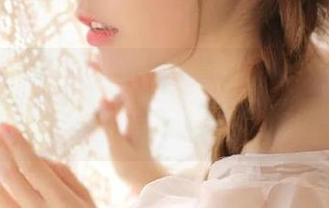 pans – 在白裙的映衬下，娃娃的私拍作品闪耀迷人光芒.txt