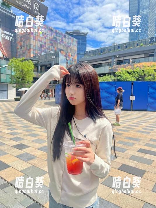 pans - 水水独特视角，美足写真套图展现不同风格的无限可能！.txt
