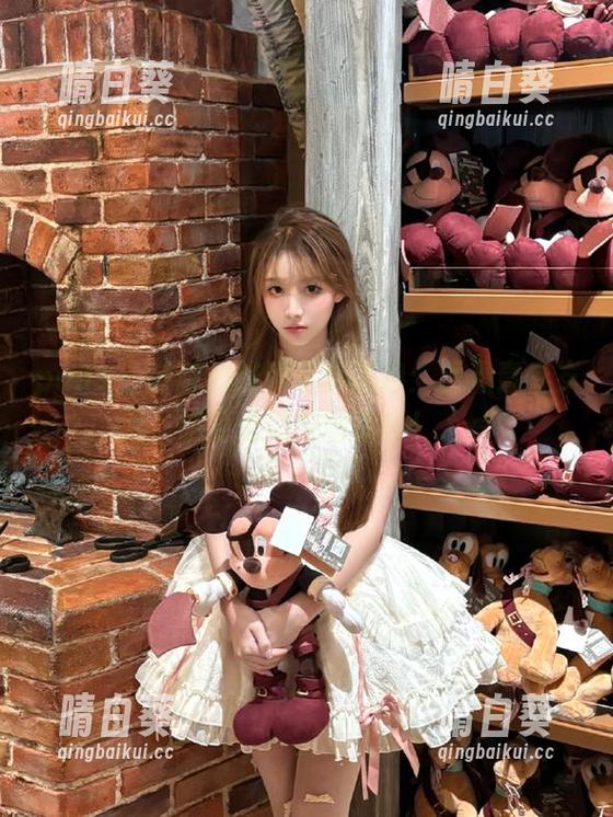 pans - 诗诗的校服写真图包：重温青春岁月，感受无尽校园情怀！.txt