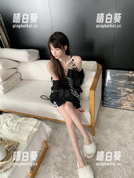 shimo霜月狂欢：一套礼服写真引发的时尚风暴，你准备好了吗？.txt
