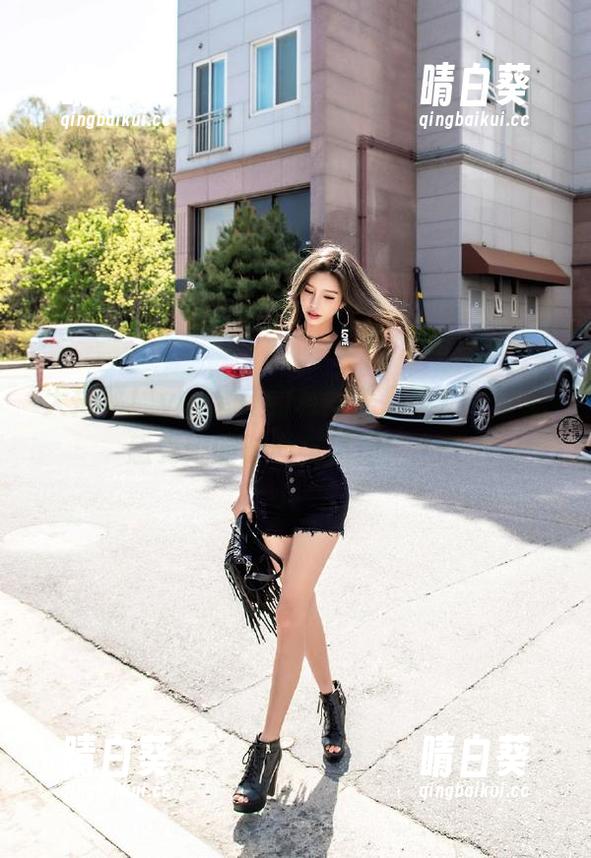 大揭秘！yui金鱼的私房美足图片，带你感受她的时尚与风韵！.txt