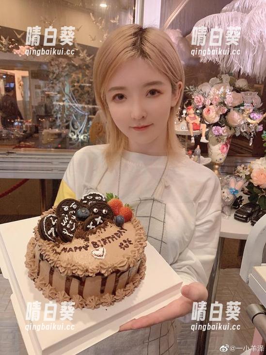 精选图片鉴赏：走进一小央泽教室，感受青春的无限可能与探索.txt