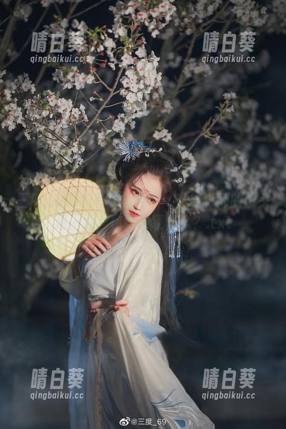 三度_69JK写真集分享：当摄影师的镜头遇上她，你会发现什么？.txt