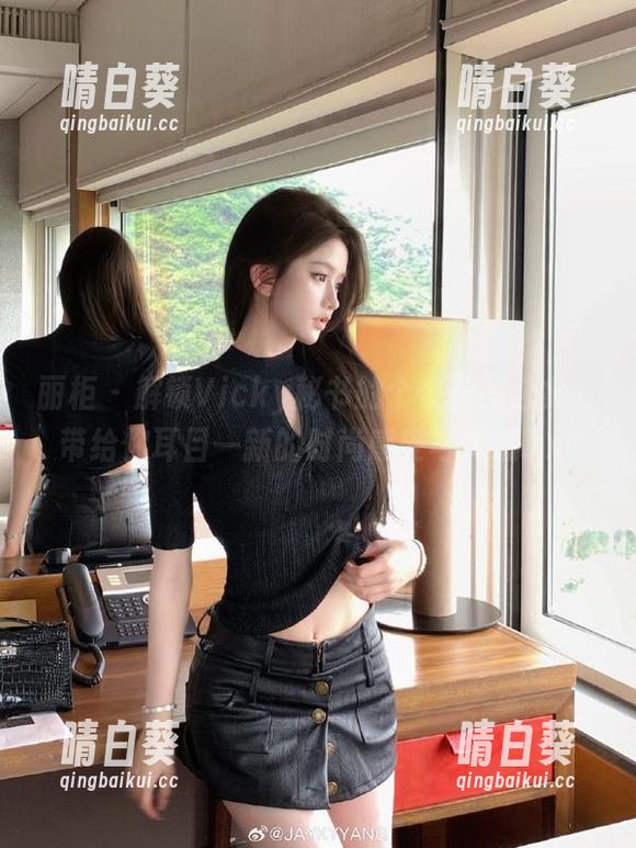 丽柜 - 解锁Vicky秘书的个性美图合集，带给你耳目一新的时尚感受与灵感.txt