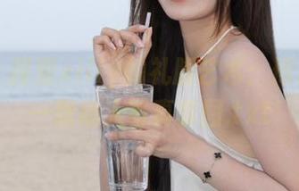 丽柜 – 探索xilly的礼服艺术：倾心于每一张动人写真套图.txt