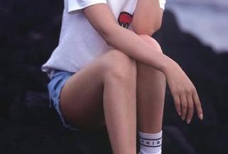 丽柜 – 凉儿的奇幻旅程：蜘蛛女坠落写真集分享，感受光影交织的艺术美.txt