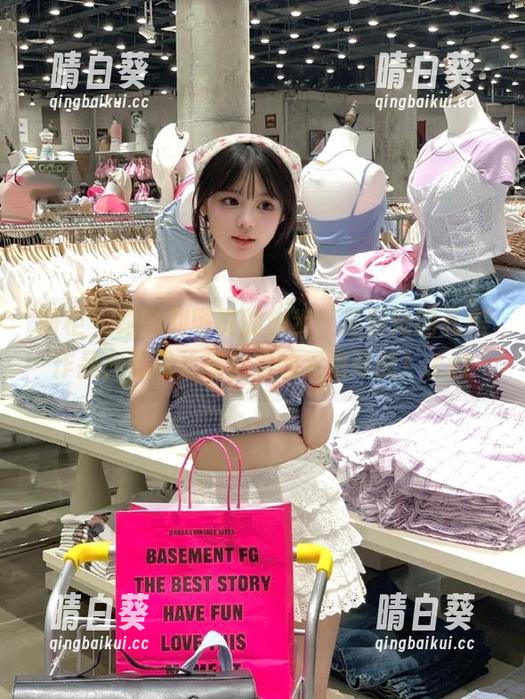 丽柜 - 跟随刘璐璐的脚步，探索她的私房作品，展现长腿魅力的无限可能！.txt