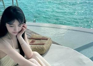 丽柜 – 无圣光没滤镜，小七美腿原图曝光，还原真实的她真的惊艳！.txt