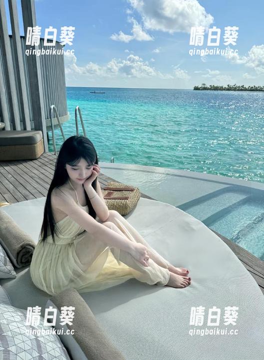 丽柜 - 无圣光没滤镜，小七美腿原图曝光，还原真实的她真的惊艳！.txt