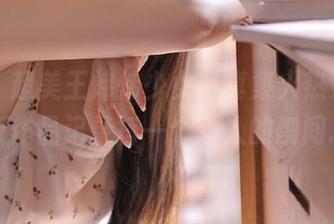 丽柜 – 超美王炜炜少女写真集火热发布，最新作品记录每一个动人的瞬间.txt