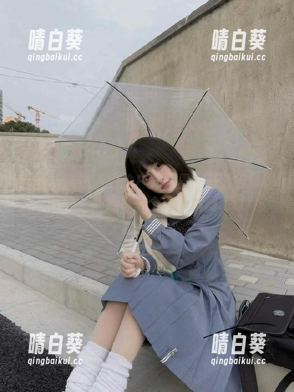 丽柜 - 走进琳达的户外世界——独特写真图集，捕捉每一个动人瞬间.txt