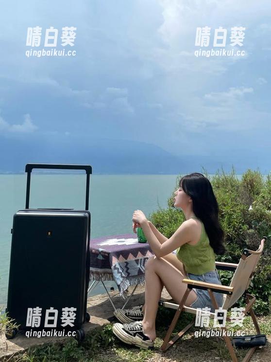 丽柜 - 由美护士写真作品合集：沉醉于白色的纯净与温暖.txt