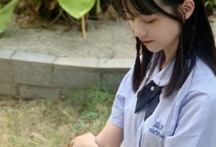 丽柜 – 想看美美的清纯写真和美图吗？先来看看她是如何把天真演绎到极致！.txt
