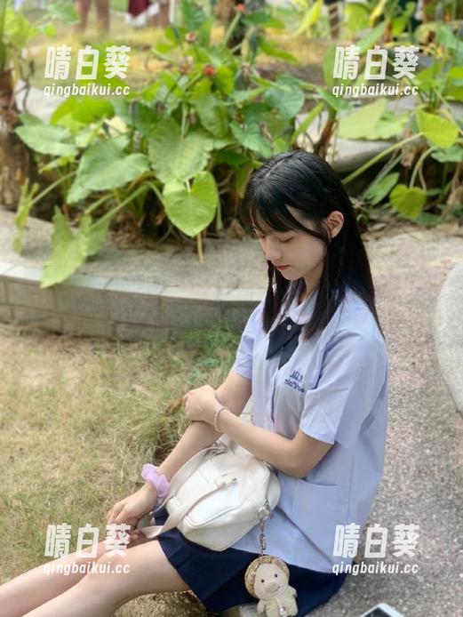 丽柜 - 想看美美的清纯写真和美图吗？先来看看她是如何把天真演绎到极致！.txt
