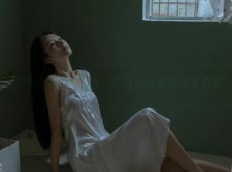 私拍美图界的女王九柒喵，红裙造型真是别出心裁！.txt