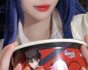 在九言的优菈世界中，发现独特的写真图片资源之美！.txt