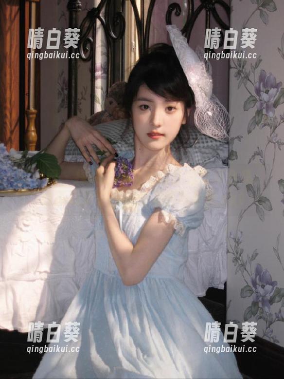 微密圈 - 探索于芷晴圣诞红兔写真全集：原图记录冬日里的温暖与爱意.txt
