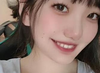 云溪溪奶桃最新写真，白娘子&青蛇的美图与照片大揭秘.txt