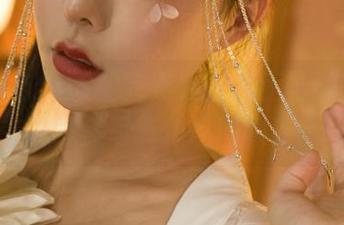 白衬衫与COS的完美结合，亚马逊鲶鱼带来的绝美写真作品回顾！.txt