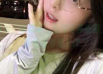 一起欣赏“你夏夏”私房写真原图，尽享粉色的浪漫.txt