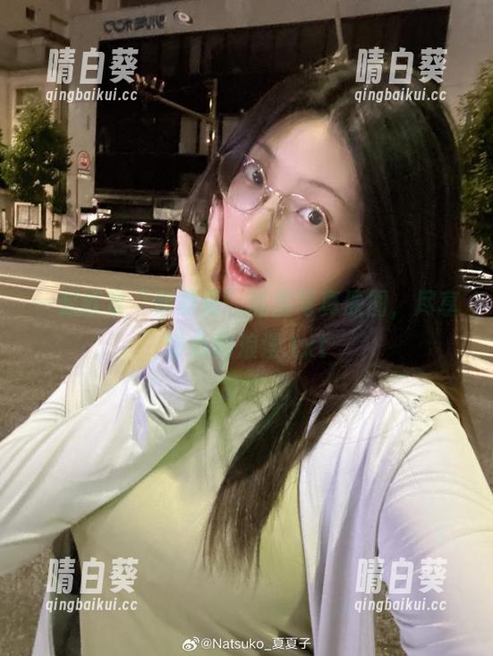 一起欣赏“你夏夏”私房写真原图，尽享粉色的浪漫.txt
