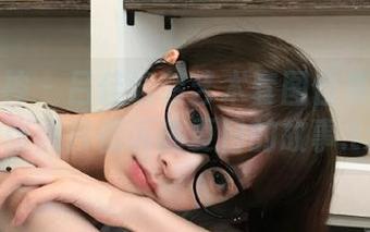 克拉女神 – 吕佳泳装艺术套图合集：让每一张照片都诉说夏日的故事.txt