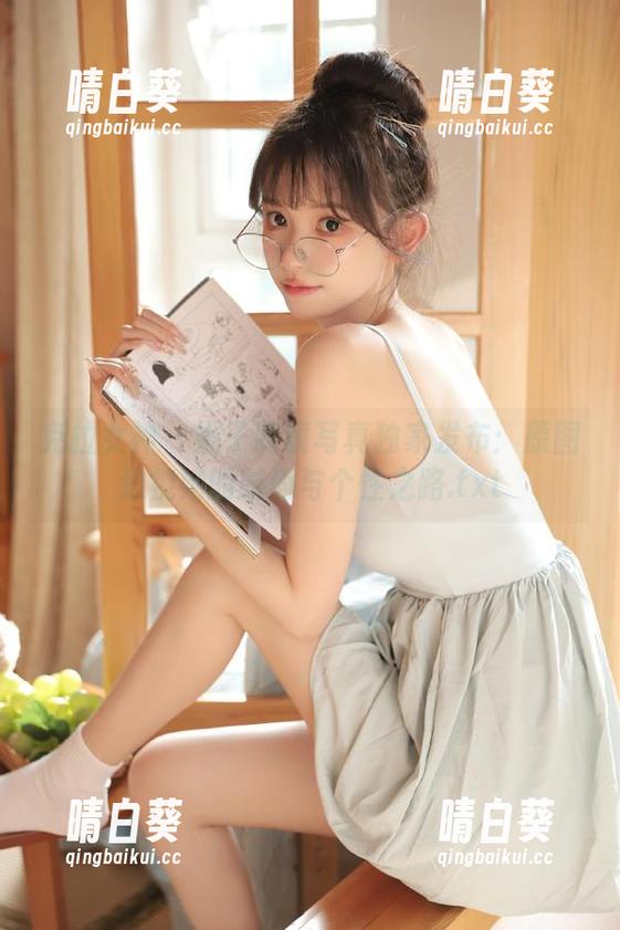 克拉女神 - 妮子眼镜写真独家发布：原图透视她的时尚与个性之路.txt