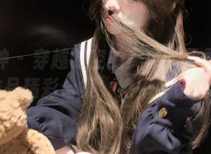 克拉女神 – 穿越时空的美感：孟君的裤里丝作品精彩合集，绝不可错过.txt