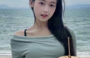 克拉女神 – 珊珊的奶牛图包等你来观看，领略她在镜头背后闪耀的独特魅力！.txt