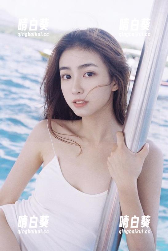 克拉女神 - 探索钟淇的学姐魅力：精美图片合集，带你领略她的风采.txt