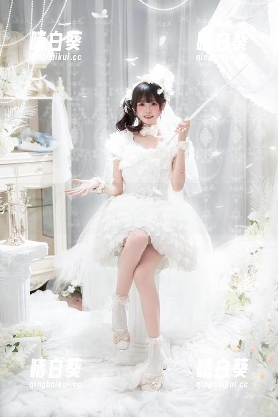 兔玩映画精选高清写真集：少女的忧郁与微笑交织成的动人画面.txt