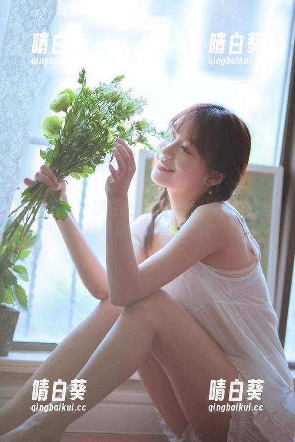 私房写真中的性感秘境：兔玩映画与白丝制服裙的结合！.txt