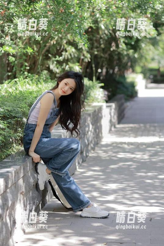 兔玩映画高清图册发布：蕾丝边黑裙呈现女性的无尽风情.txt