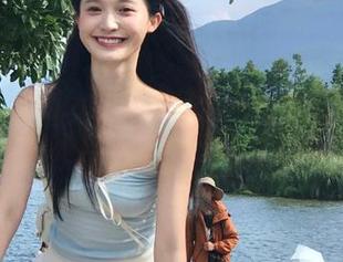 凉凉子rioko海边作品全集：透过镜头欣赏她与海的亲密时刻.txt